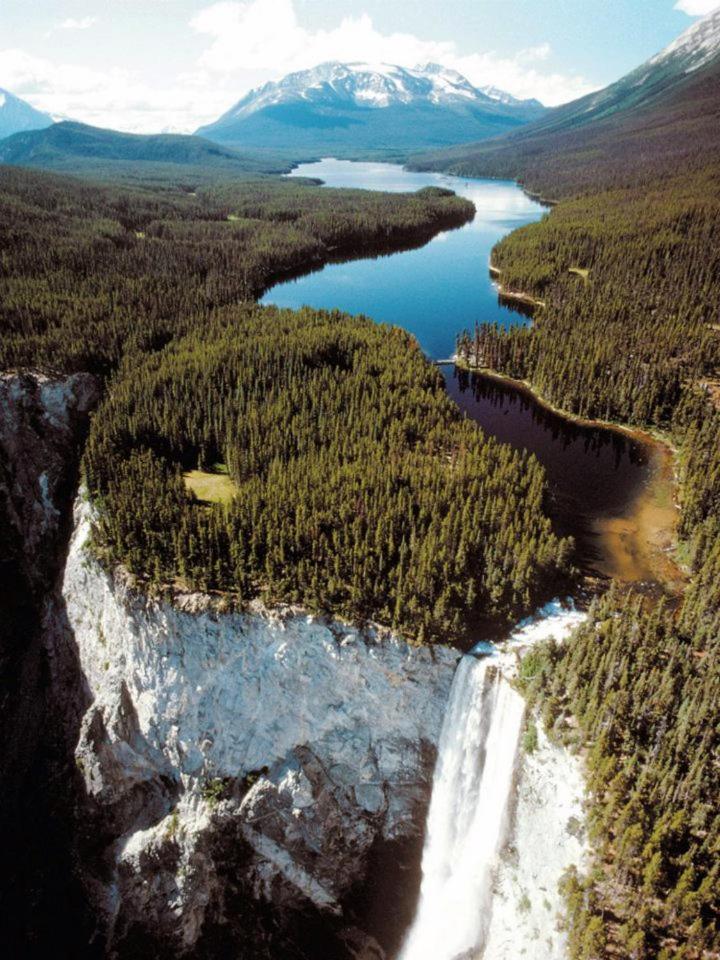 Eagle'S Nest Resort Anahim Lake Exterior photo